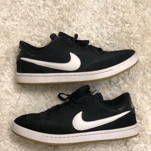 NIKE SB FC STANDARD - Size: 9.5 US Mens